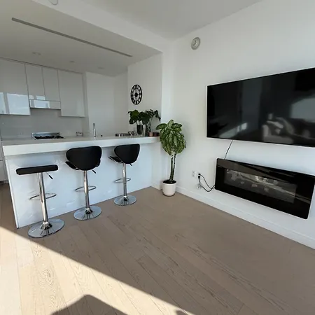 1 Stop To Midtown Spectacular Panoramic View Luxury High Rise Corner 1 Bedroom * New York