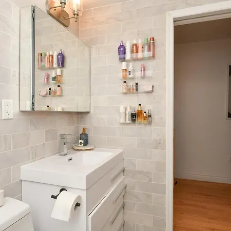 Prime West Village Hideaway - Walk Everywhere Apartment *