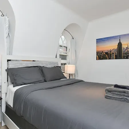Chic 2br Steps To Park