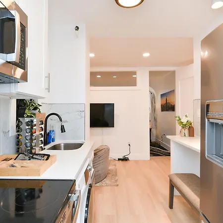Chic 2br Steps To Park Apartment New York