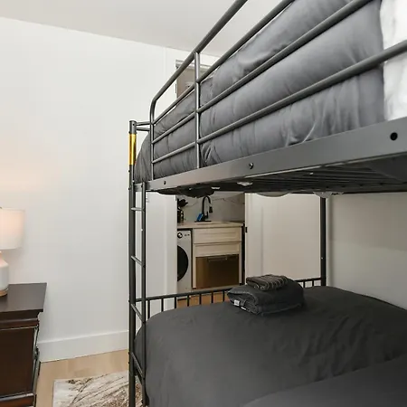 Elegant 2 Bedroom Retreat Near Park Apartment