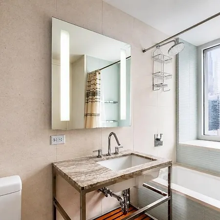 Luxury Midtown 2br, Views, 24-7 Doorman, W-d *