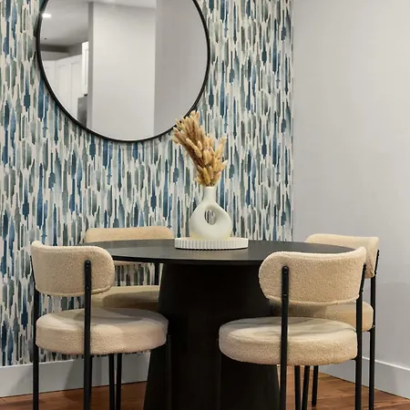 Apartment Bright And Modern Unit