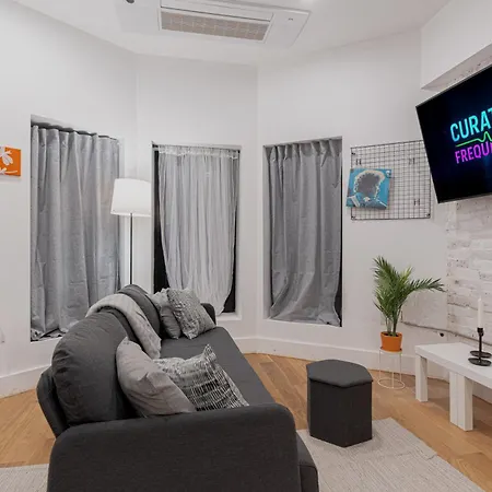 Newly Renovated Near Train * New York