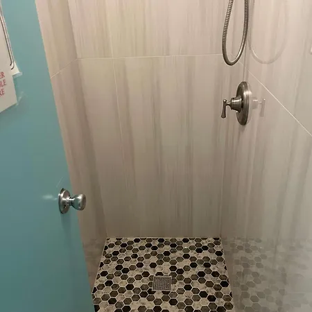 In Chelsea 9 - Shared Bathroom - 5th Floor Walk Up *