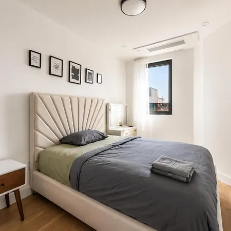 Spacious And Renovated 2bd Near Train With Balcony * New York