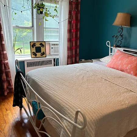 Tranquil One Bedroom In Beautiful North Riverdale Apartment