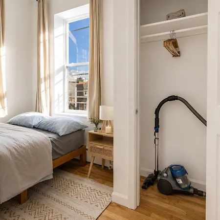 Stylish Near Airport By Train Easy Access To Manhattan