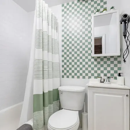 2 Bd Stylish Getaway In Lower Manhattan Apartment *