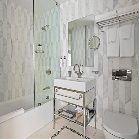Rove Travel - Marmara Place 602 - Modern Apartment New York