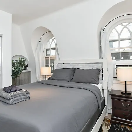 Chic 2br Steps To Park Apartment New York