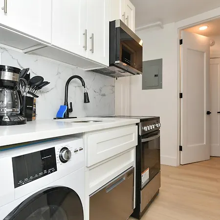 Elegant 2 Bedroom Retreat Near Park * New York