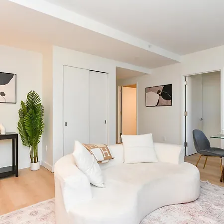 Sleek 2br Oasis In Financial District Apartment New York