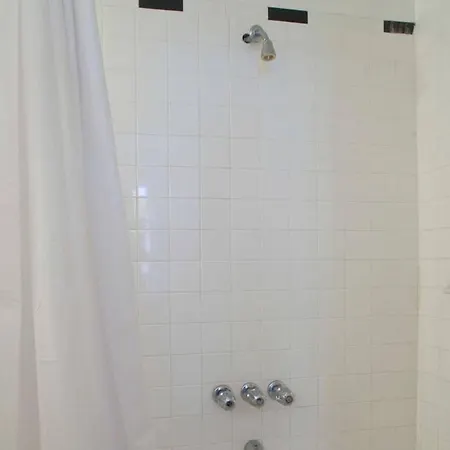 Small Budget For X'mas In Manhattan Apartment