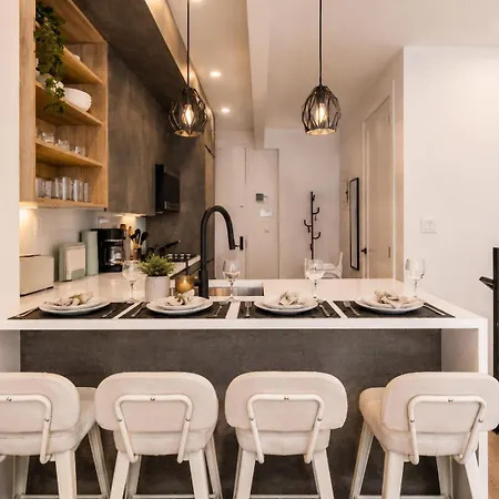 Modern And Stylish 1bd Duplex And Backyard New York
