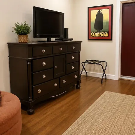 Fabulous 1 Bedroom In Manhattan *