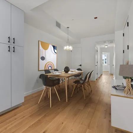 Modern 3 Bedroom In The Heart Of Downtown Brooklyn Across From Barclay's Center *