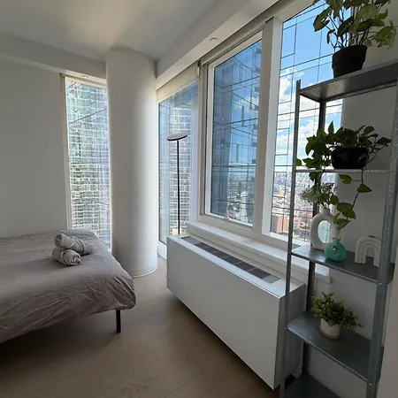 High Floor Luxury Corner 2br2ba Stunning Panoramic Views 1 Stop To Midtown Manhattan *