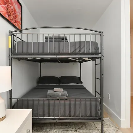 Chic 2br Steps To Park Apartment *