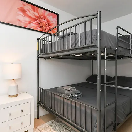 Chic 2br Steps To Park Apartment New York