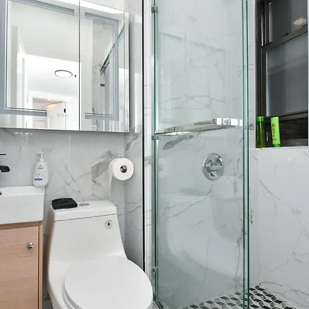 Elegant 2 Bedroom Retreat Near Park Apartment *
