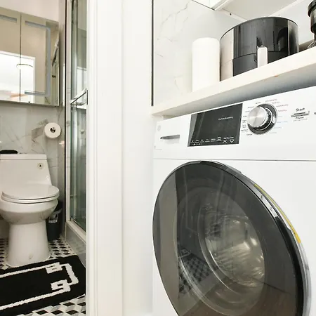 Elegant 2 Bedroom Retreat Near Park *