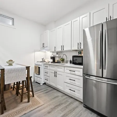 Apartment Sleek 2br In Times Square New York