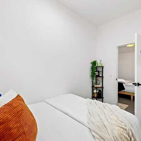Apartment Sleek 2br In Times Square New York