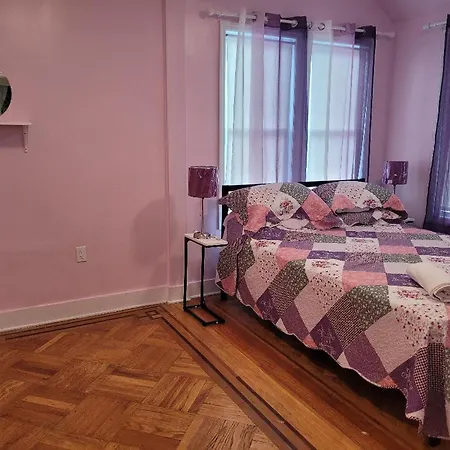 Apartment Large Place With Backyard New York