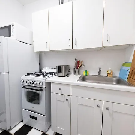 Cozy 1 Bedroom Apartment *