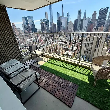 Midtown High Floor Stunning Panoramic View Corner 2br Apartment *