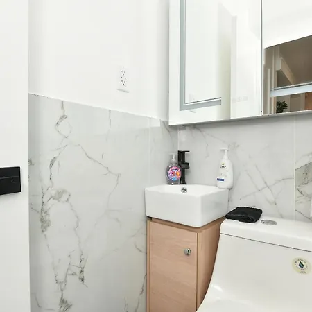 Apartment Elegant 2 Bedroom Retreat Near Park New York