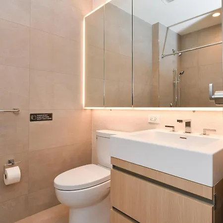 Apartment Sleek 2br Oasis In Financial District *