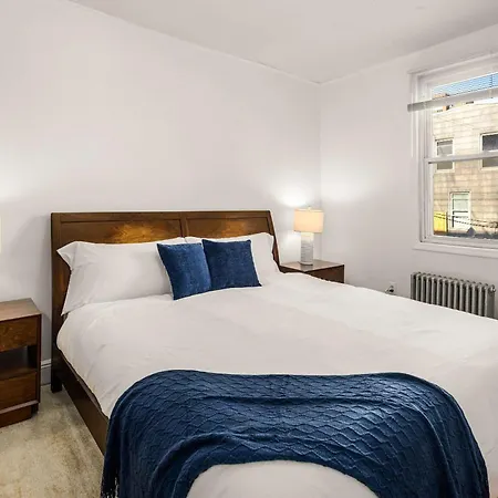 Williamsburg Gardens 3br Floor-through Unit With Private Yard Apartment New York