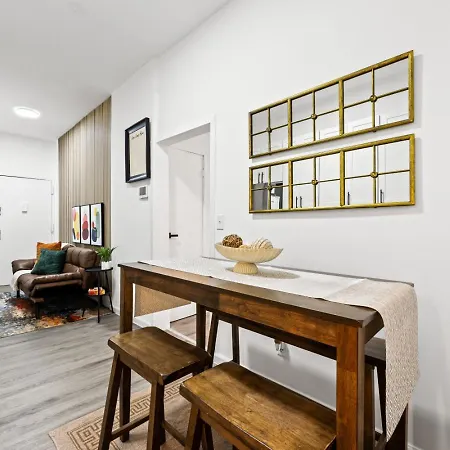 Apartment Sleek 2br In Times Square *