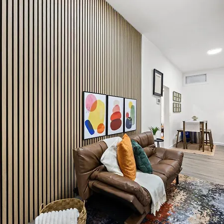 Sleek 2br In Times Square