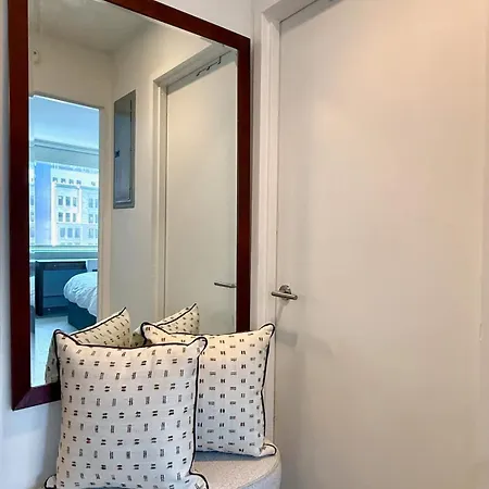 Pied-a-terre In The Sky Apartment *