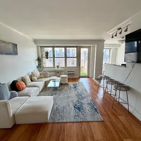 Midtown High Floor Stunning Panoramic View Corner 2br Apartment *
