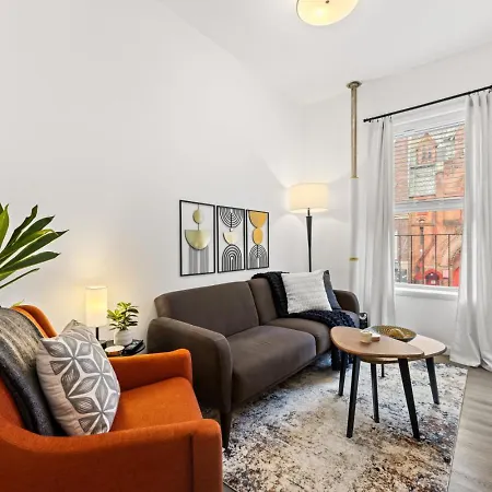 Sleek 2br In Times Square Apartment *