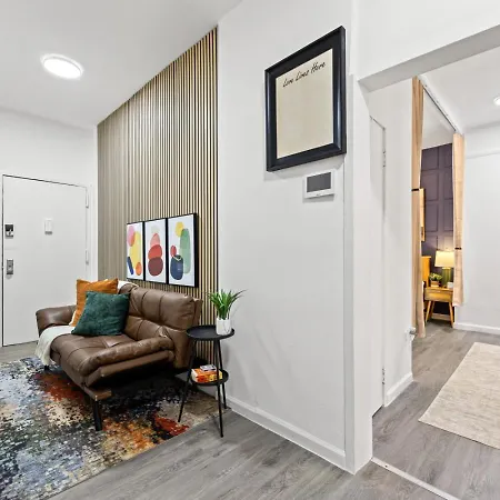 Sleek 2br In Times Square New York