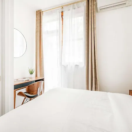 Apartment 14-b Sleek Modern 1br W Outdoor Space Union Square Wd In Unit New York