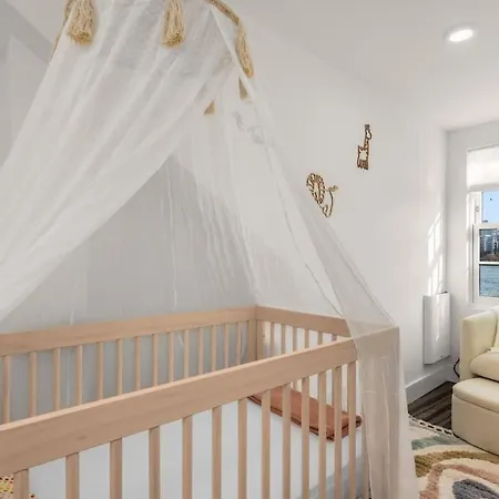 Family-friendly Nyc Retreat Walk To Seaport Apartment *