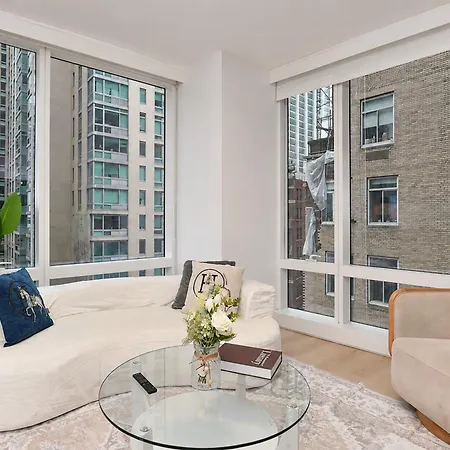 Luxury In Downtown Manhattan Skyline Views New York