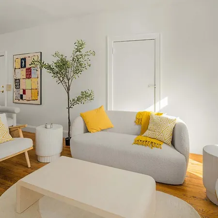 Williamsburg Gardens 3br Floor-through Unit With Private Yard Apartment