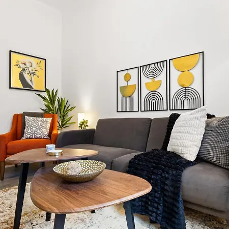 Apartment Sleek 2br In Times Square *