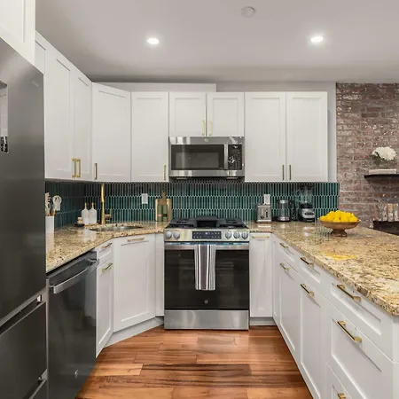 Bright And Modern Unit New York