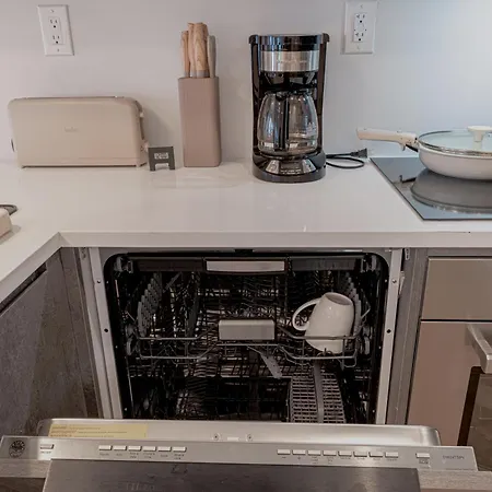 Apartment Spacious And Stylish 2bd With Washer Near Train *