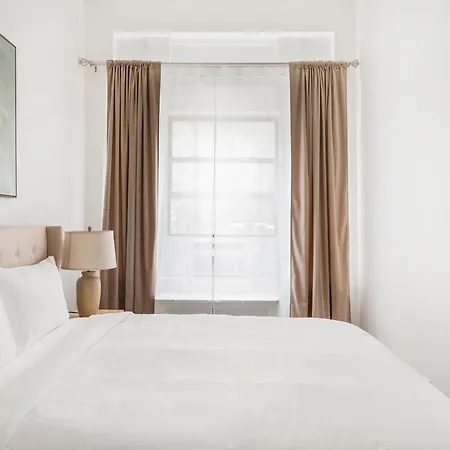 Prime Uws 2 Bedrooms Doorman Newly Furnished Apartment *