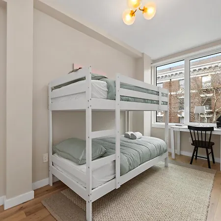 Modern 3 Bedroom In The Heart Of Downtown Brooklyn Across From Barclay's Center Apartment *