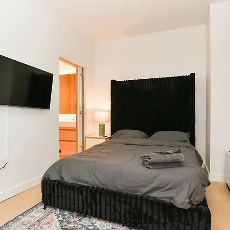 Sleek 2br Oasis In Financial District Apartment New York